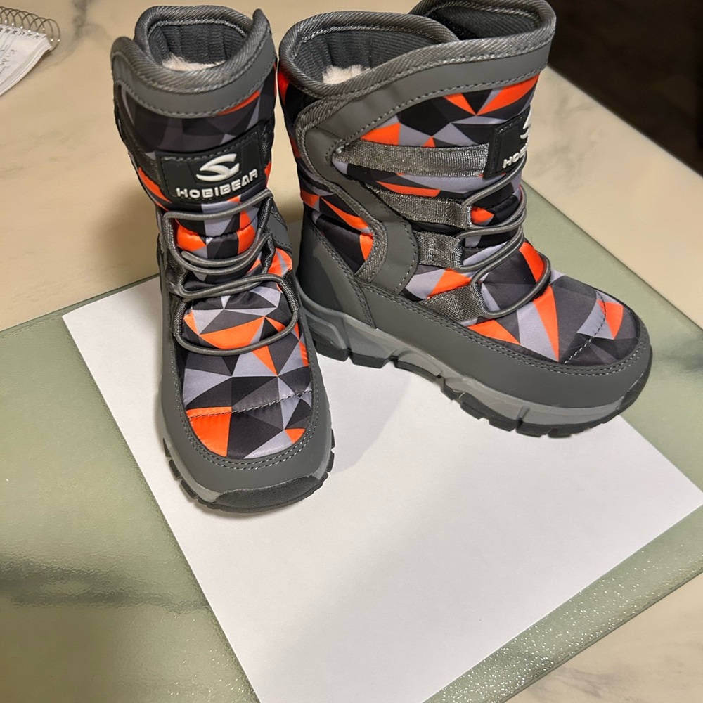 Hobie Kids Gray and Orange Geometric Winter Boots